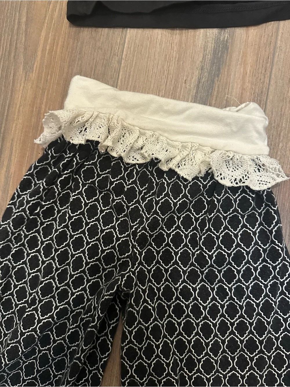 Persnickety Girls Black and White Ruffle Set Sz 4 Years
